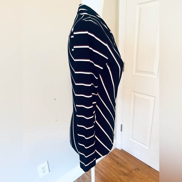 NWT - WHITE HOUSE BLACK MARKET Long Sleeve Striped Stretch Blouse - Size XS - Picture 3 of 9